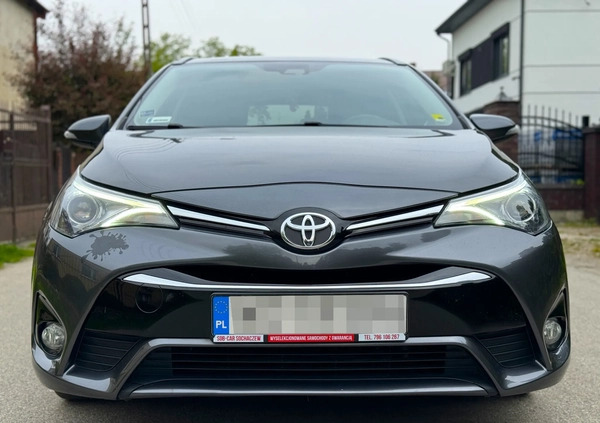 Toyota Avensis cena 59999 przebieg: 123400, rok produkcji 2018 z Knurów małe 704